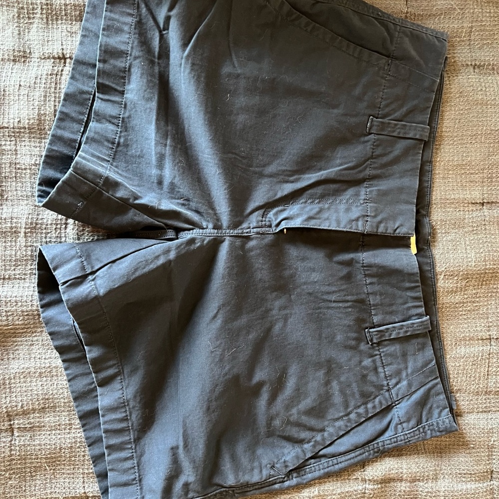 Vineyard Vines Women's Black Bermuda Shorts